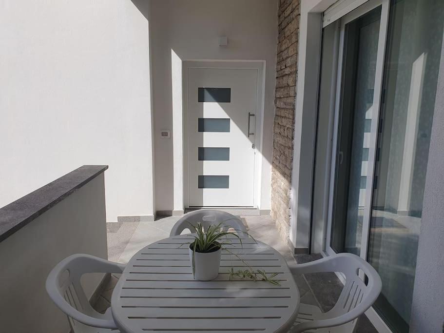 Lecci Al Mare Apartment *
